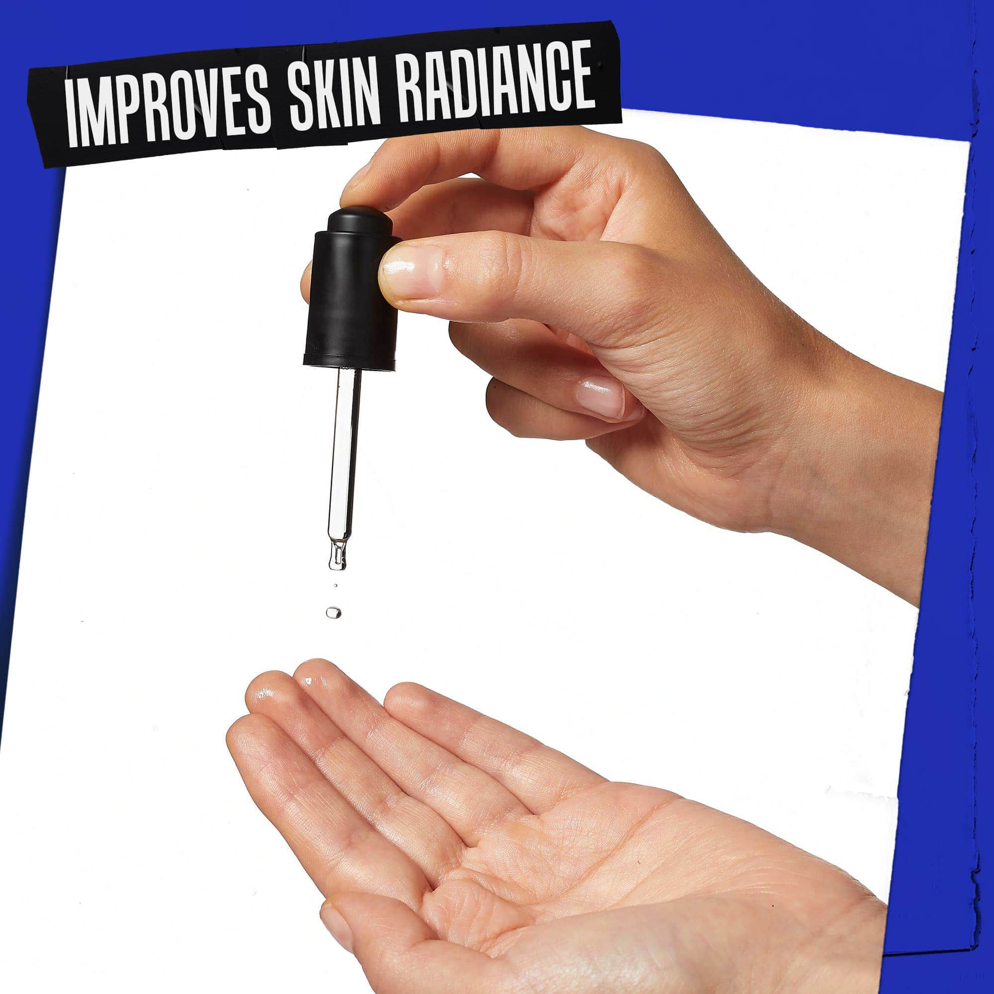 Egy kez, amelyre Midnight Recovery Concentrate cseppen, a felirat: „Javitja a bőr ragyogasat”.