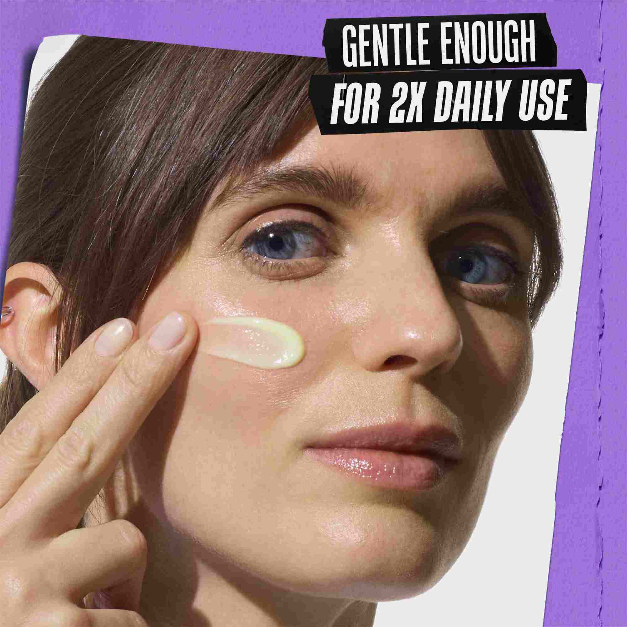 Modell Kiehl's Retinol Skin Renewing Daily Microdose mintaval az arcan