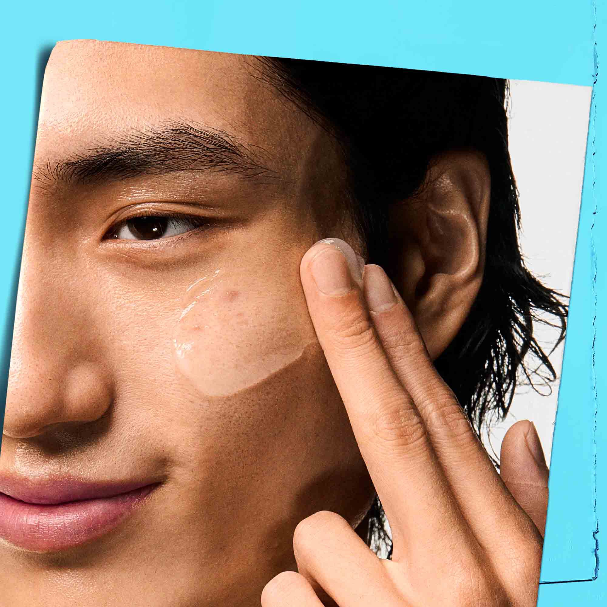 Ultra Facial Oil-Free Gel Cream egy modell arcara felvitelve.