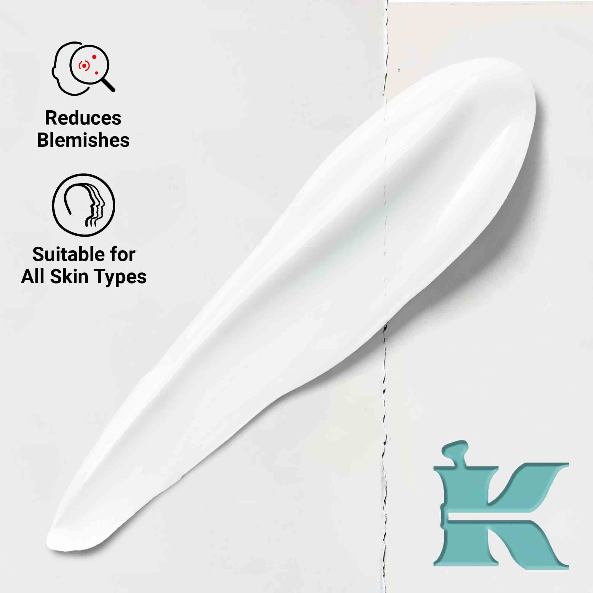 Az Expertly Clear Blemish-Treating & Preventing Lotion texturajanak kozelkepe, amely kremes formulat mutat. A szoveg kiemeli a bőrhibak csokkentesere valo kepesseget, valamint azt, hogy minden bőrtipusra alkalmas.