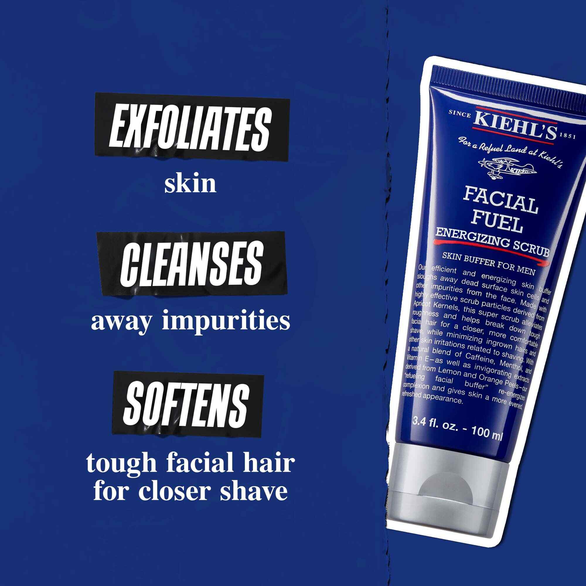 Facial Fuel Energizing Scrub tubus sotetkek hatter előtt. A szoveg jelentese: „Hamlasztja a bőrt, megtisztitja a szennyeződesektől es puhitja az erős arcszőrzetet az alaposabb borotvalkozasert.”
