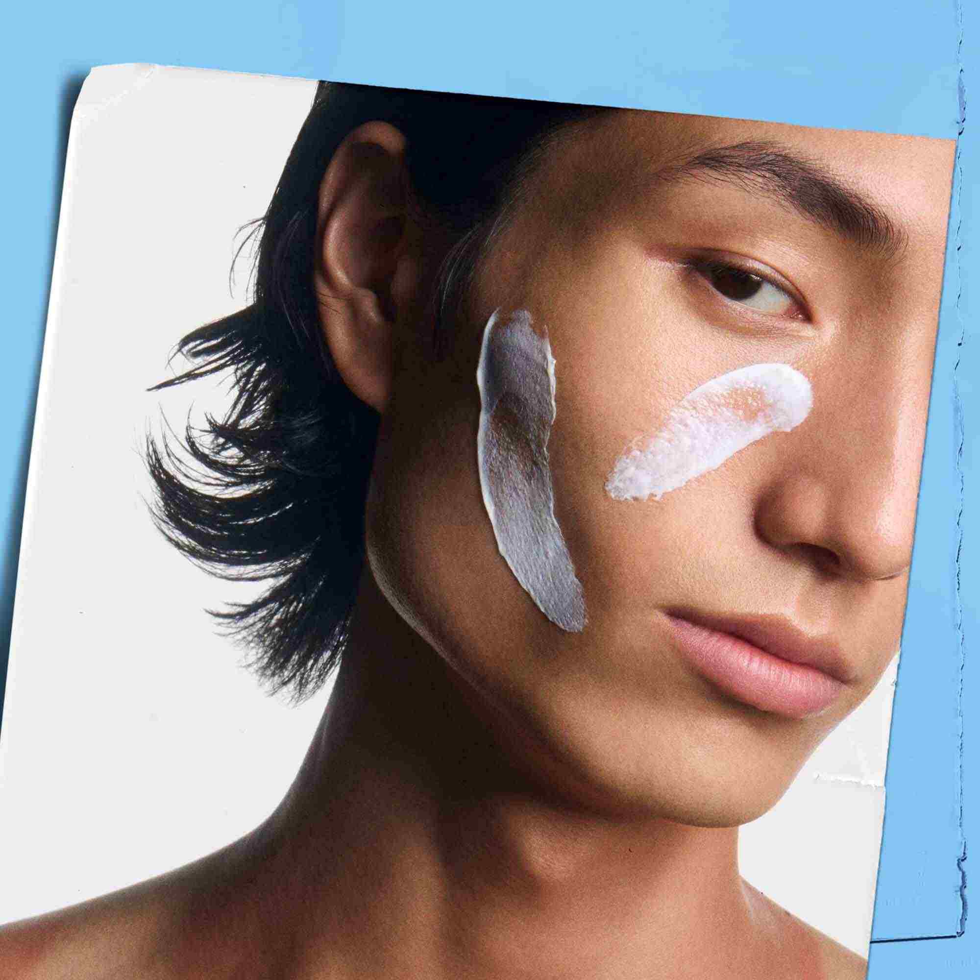 Ultra Facial Cream SPF 30 egy modell arcara felvitelve.