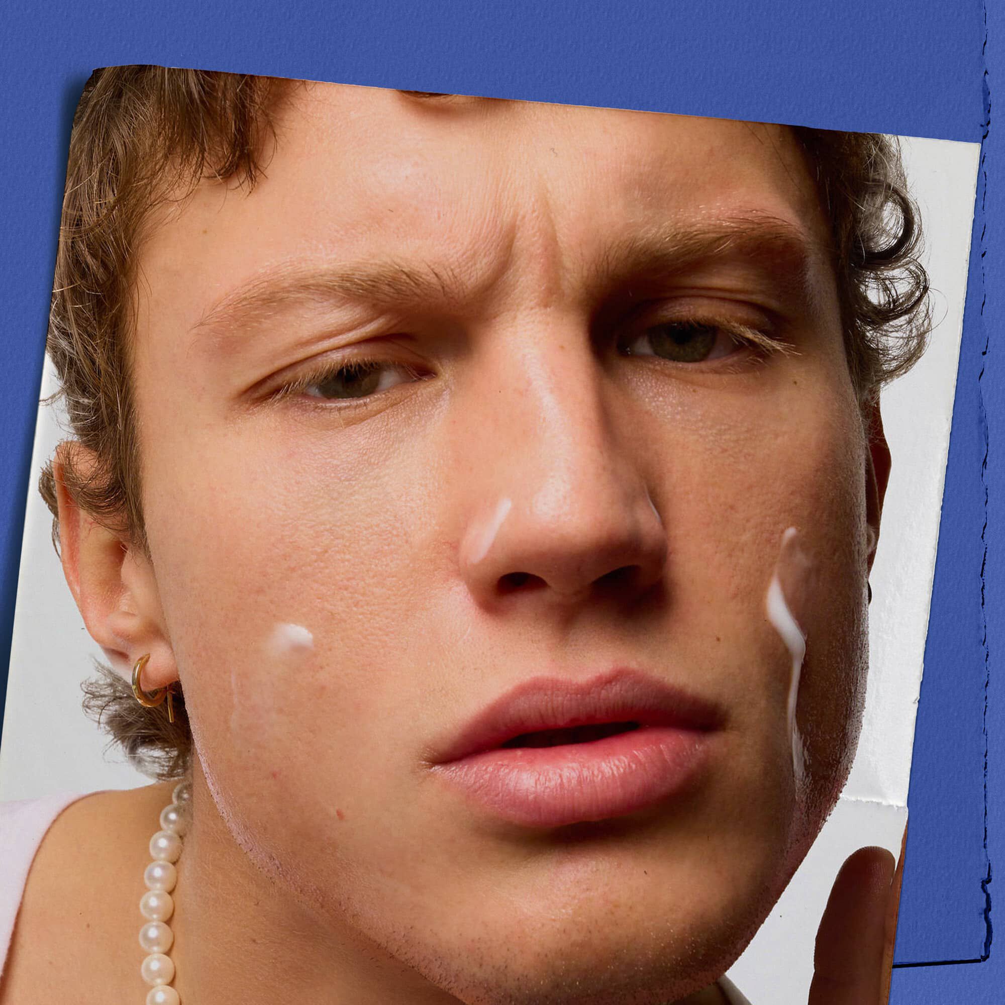 Modell, aki a Facial Fuel Energizing Moisture Treatmentet hasznalja az arcan