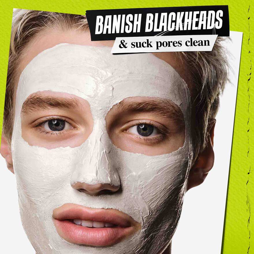 Modell az arcara felvitt Kiehl's Rare Earth Cleansing Masque-kal – megtisztitja a porusokat mindossze 10 perc alatt