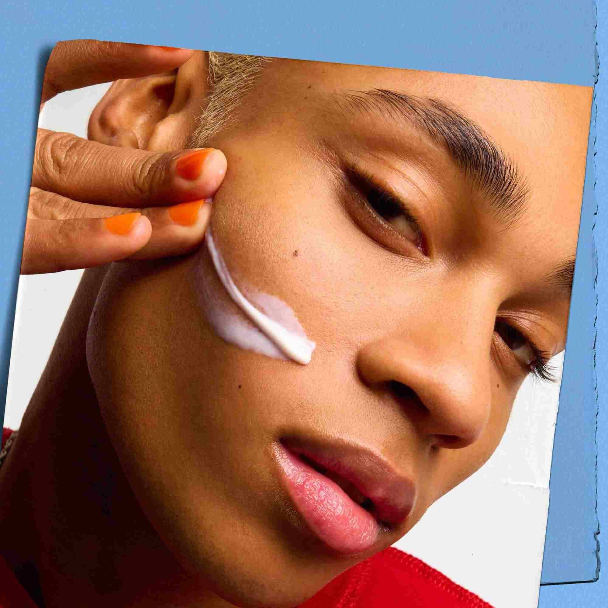 Modell Kiehl's Ultra Facial Moisturizer texturamintaval az arcan