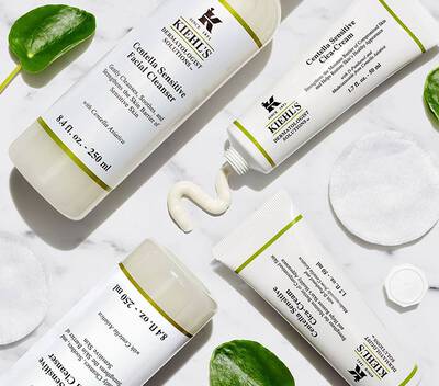 Kiehls Cica tisztito es hidratalo termekek, feher hatteren, zold level diszitessel.