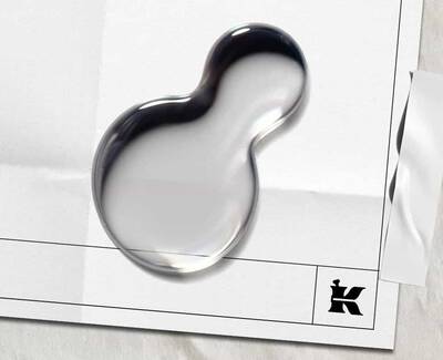 Atlatszo folyekony csepp, amely a Dexpanthenolt (Provitamin B5) jelkepezi, feher lapon fekete Kiehl's logoval a sarokban.