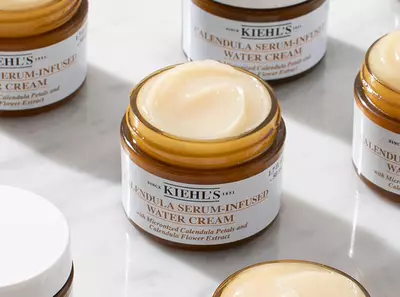 Kiehls calendula szerummal dusitott vizkrem, barna uvegben, viragkivonattal diszitve.